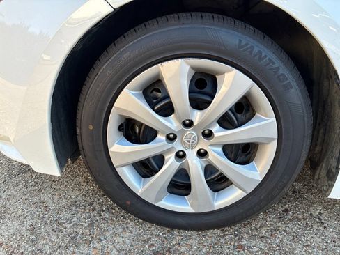 Used 2024 Toyota Corolla LE FWD image 9