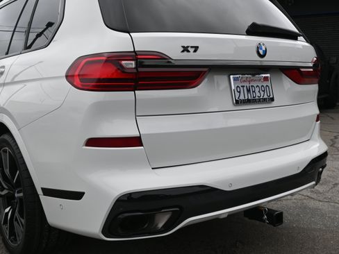 Used 2022 BMW X7 xDrive40i w/ M Sport Package AWD/4WD image 24