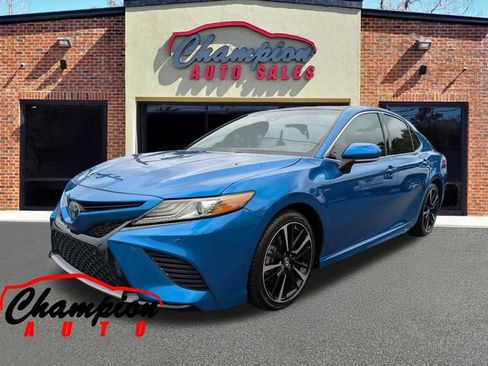 Used 2018 Toyota Camry XSE FWD image 9
