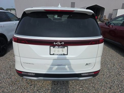 Used 2024 Kia Carnival LX FWD image 5