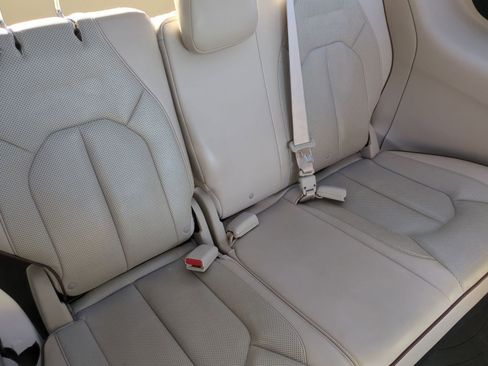 Used 2017 Chrysler Pacifica Limited w/ UConnect Theater Package image 29