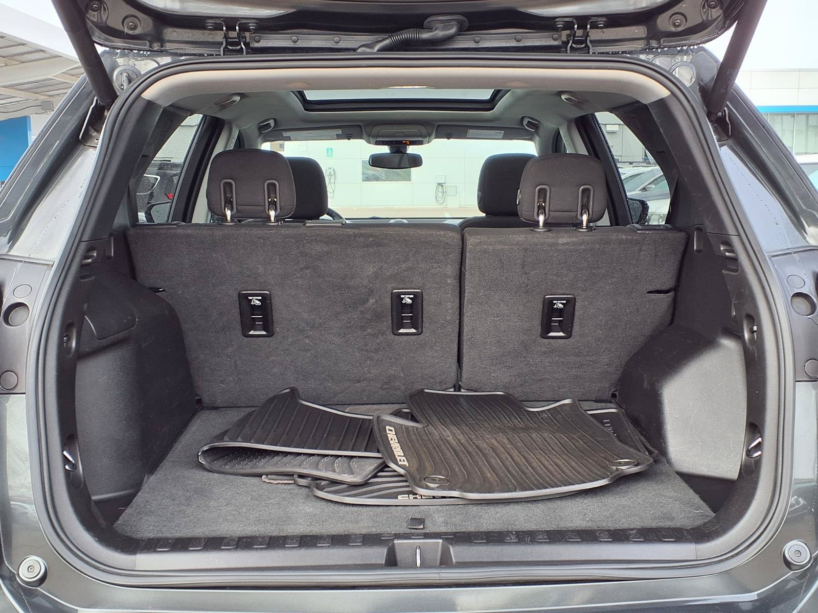 Used 2018 Chevrolet Equinox LT w/ Sun & Infotainment Package FWD image 9