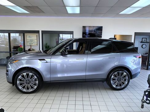 Used 2024 Land Rover Range Rover Sport SE AWD/4WD image 3