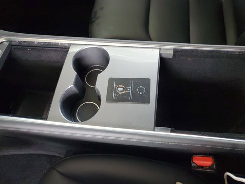 Used 2023 Tesla Model Y Long Range image 30