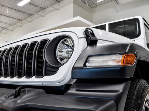 Used 2024 Jeep Wrangler Sport AWD/4WD image 9