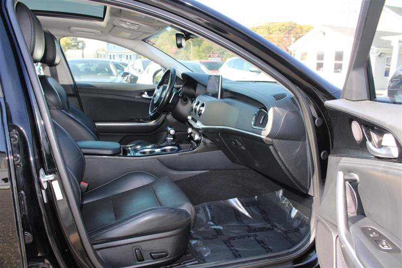 Used 2018 Kia Stinger Premium AWD/4WD image 10
