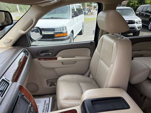 Used 2012 Chevrolet Tahoe LTZ AWD/4WD image 7