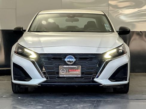 Used 2025 Nissan Altima 2.5 SV FWD image 8