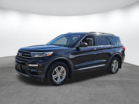 Certified 2020 Ford Explorer XLT w/ Equipment Group 202A image 7