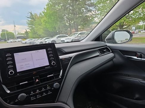Used 2021 Toyota Camry LE FWD image 21