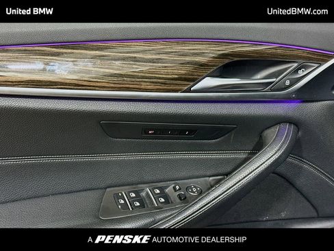 Used 2020 BMW 530i w/ Convenience Package image 3