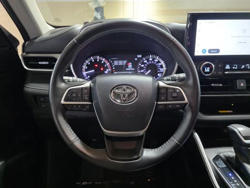 Used 2023 Toyota Highlander XLE FWD image 30