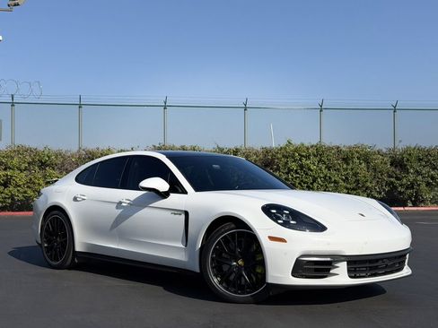 Used 2018 Porsche Panamera 4 w/ Premium Package AWD/4WD image 2