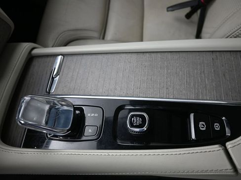 Used 2022 Volvo XC90 T8 Inscription w/ Lounge Package AWD/4WD image 16