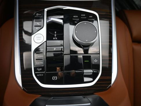 Used 2026 BMW X5 xDrive50e w/ Premium Package image 15