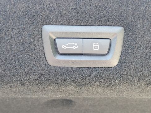 Used 2025 BMW 740i xDrive AWD/4WD image 12