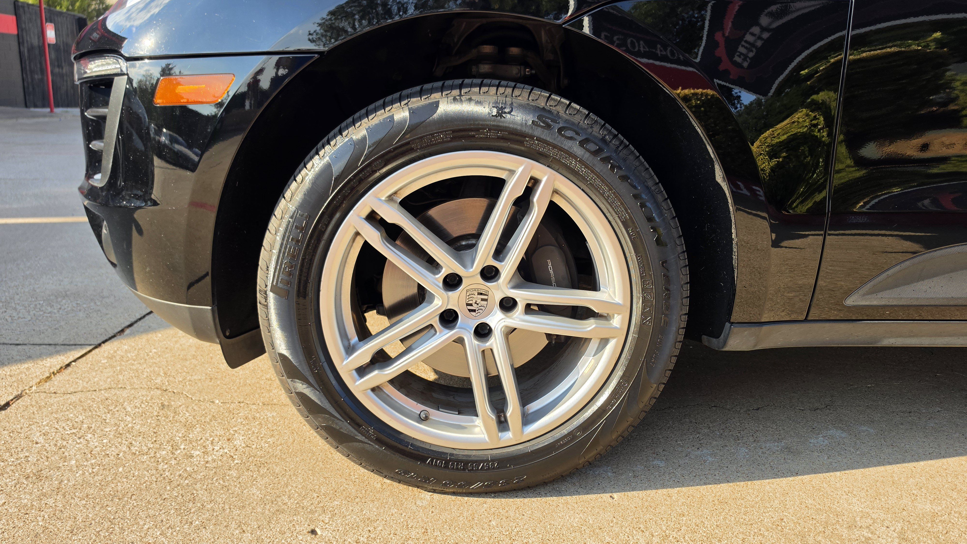 Used 2018 Porsche Macan AWD/4WD image 13