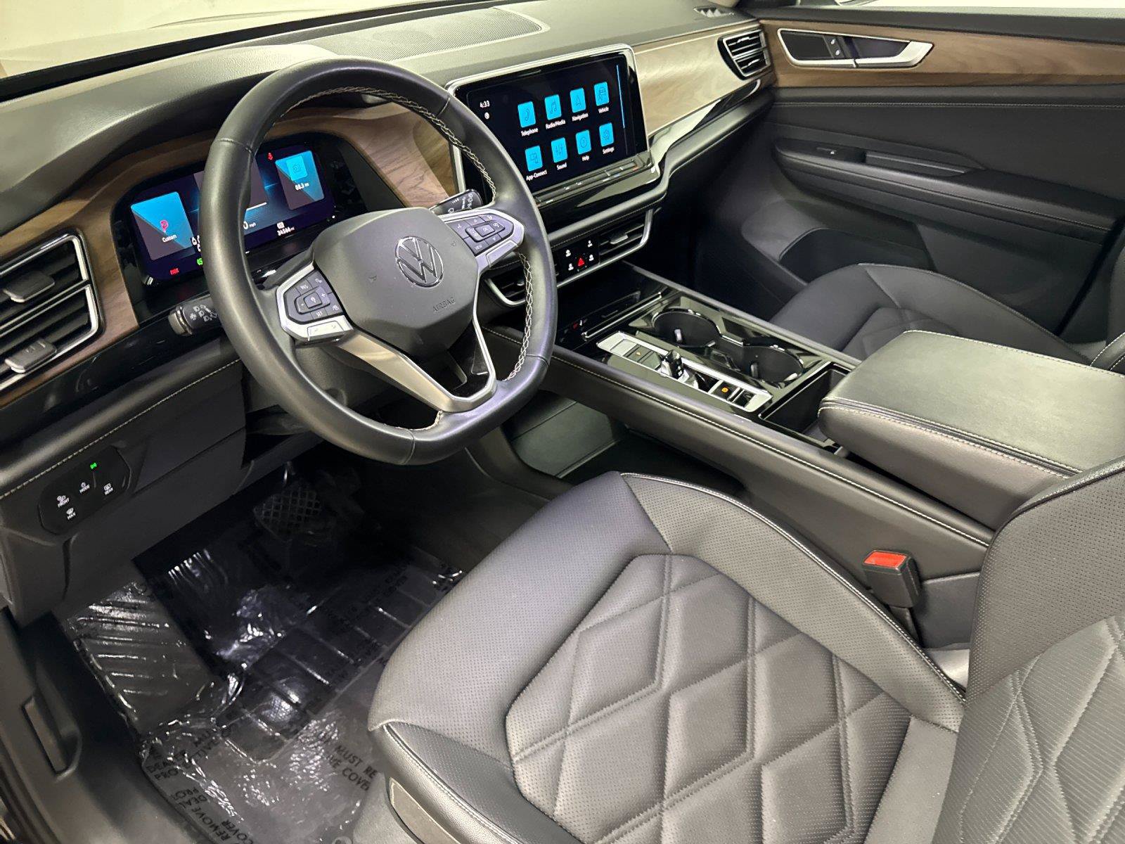 Used 2025 Volkswagen Atlas SE AWD/4WD image 9