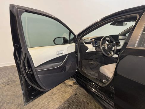Used 2025 Toyota Corolla SE FWD image 8