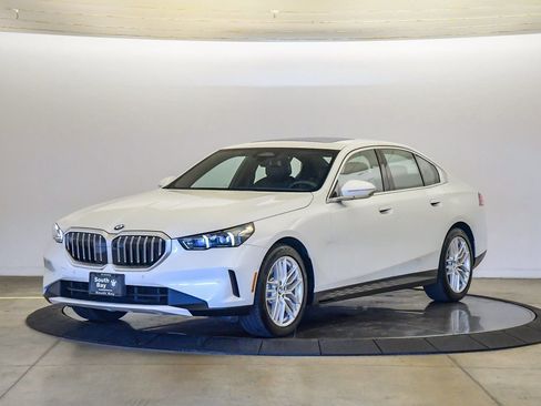 Used 2025 BMW 530i 530i w/ Premium Package image 1
