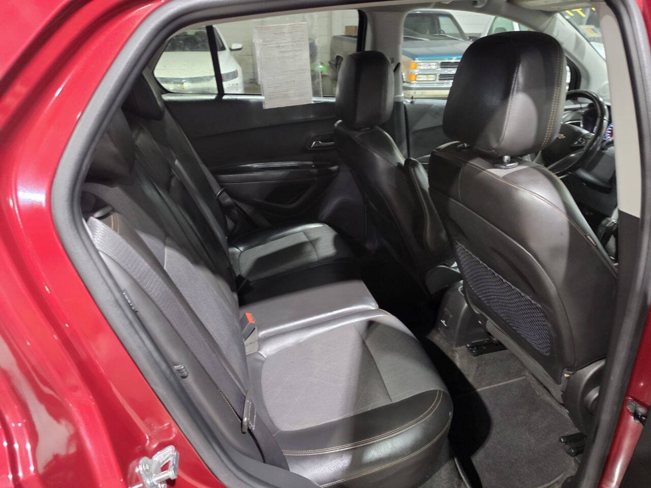 Used 2021 Chevrolet Trax LT w/ LT Convenience Package AWD/4WD image 34