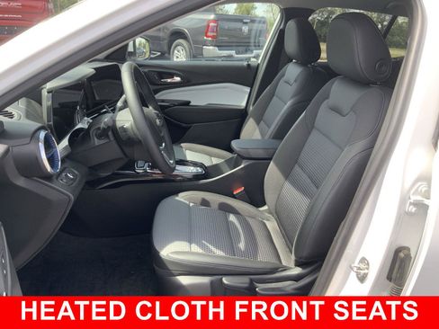 Used 2025 Chevrolet Trax LT w/ LT Convenience Package FWD image 5