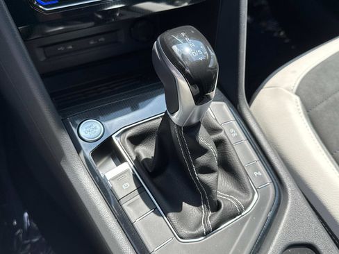 New 2025 Volkswagen Taos SE image 12