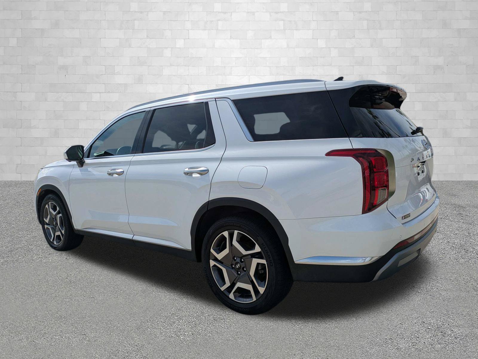 Certified 2025 Hyundai Palisade Limited FWD image 4