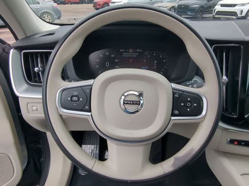 Used 2019 Volvo XC60 T6 Momentum w/ Multimedia Package AWD/4WD image 21