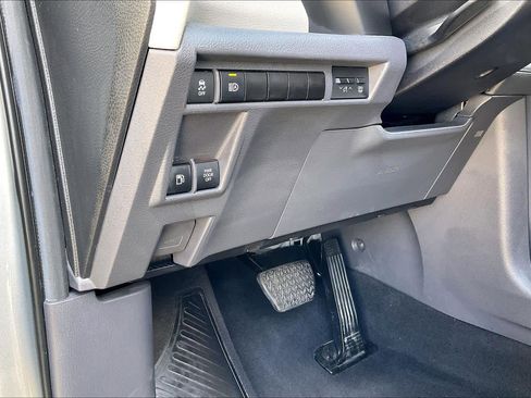 Used 2024 Toyota Sienna XLE FWD image 58