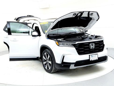 Used 2023 Honda Pilot Touring image 9