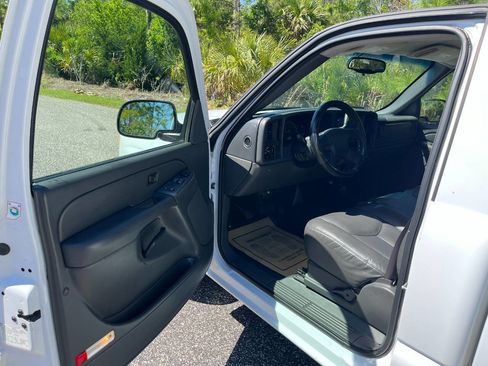 Used 2006 GMC Sierra 1500 W/T image 9