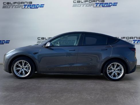 Used 2021 Tesla Model Y Long Range image 8