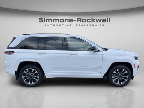Used 2023 Jeep Grand Cherokee Overland AWD/4WD image 6