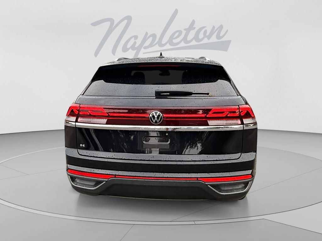 Used 2024 Volkswagen Atlas Cross Sport SE FWD image 4