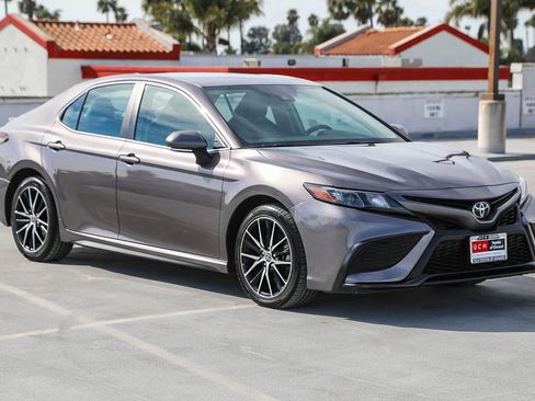 Certified 2022 Toyota Camry SE image 5