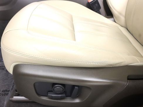 Used 2020 Land Rover Range Rover Sport SE image 28