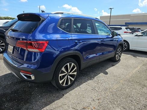 Used 2023 Volkswagen Taos SE w/ Panoramic Sunroof Package FWD image 4
