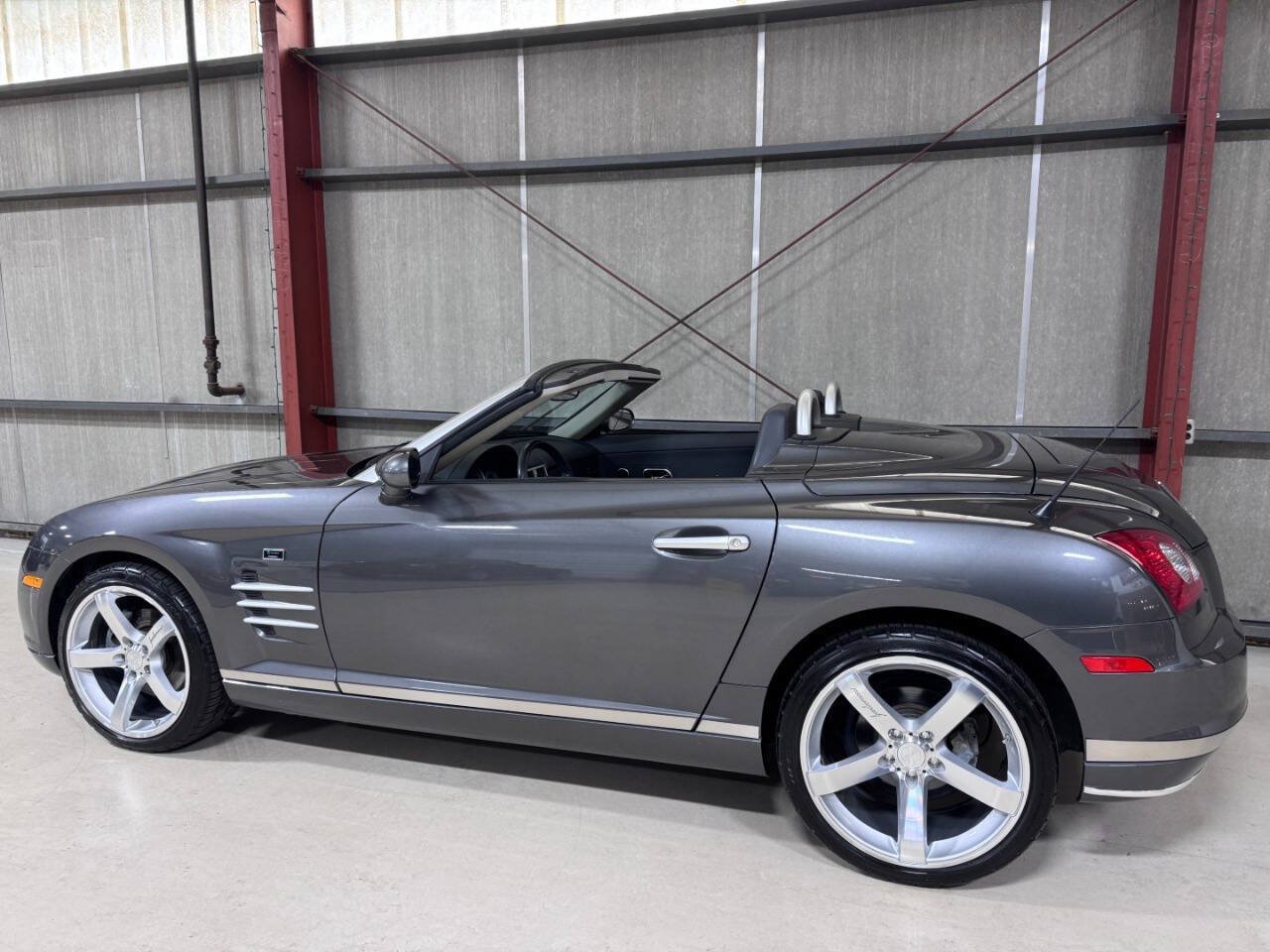Used 2005 Chrysler Crossfire Limited RWD image 7