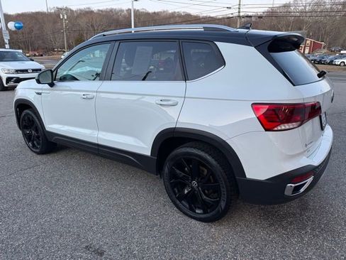 Certified 2024 Volkswagen Taos SE w/ Panoramic Sunroof Package image 7