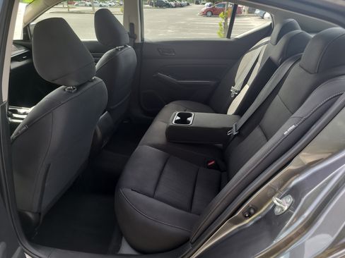 Used 2025 Nissan Altima 2.5 SV FWD image 13
