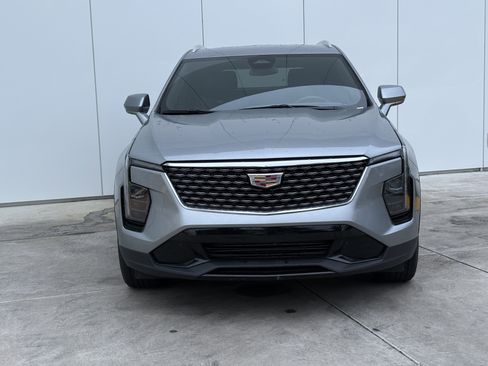 Used 2024 Cadillac XT4 Premium Luxury image 3