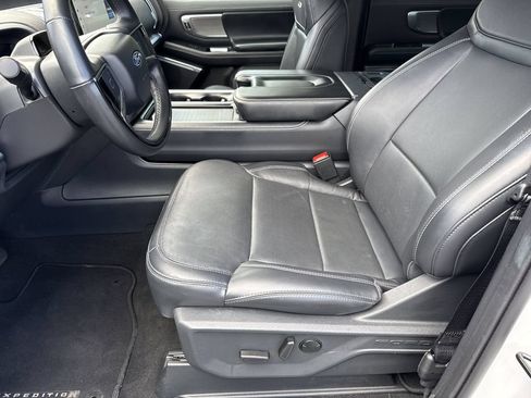Used 2025 Ford Expedition Max Platinum AWD/4WD image 9