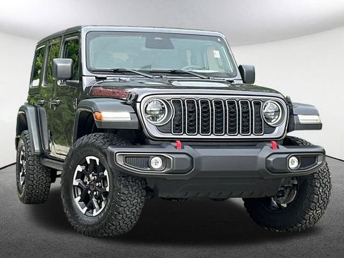 Used 2025 Jeep Wrangler Unlimited Rubicon w/ Convenience Group AWD/4WD image 2