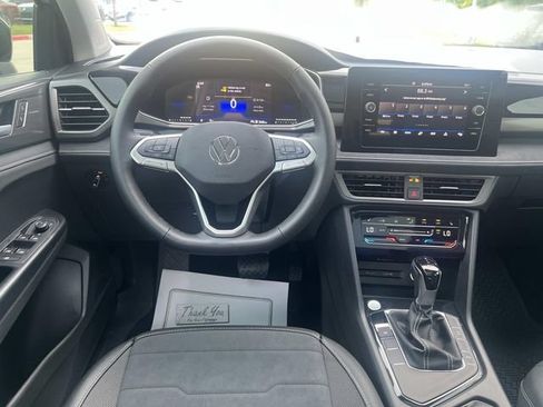 New 2026 Volkswagen Taos SE FWD image 25