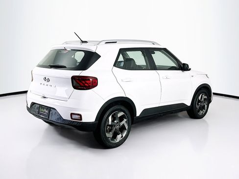 Used 2024 Hyundai Venue Limited image 9