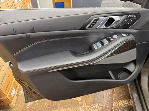 Used 2024 BMW X7 xDrive40i w/ Executive Package image 12