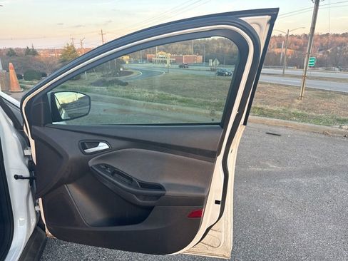 Used 2014 Ford Focus SE image 14