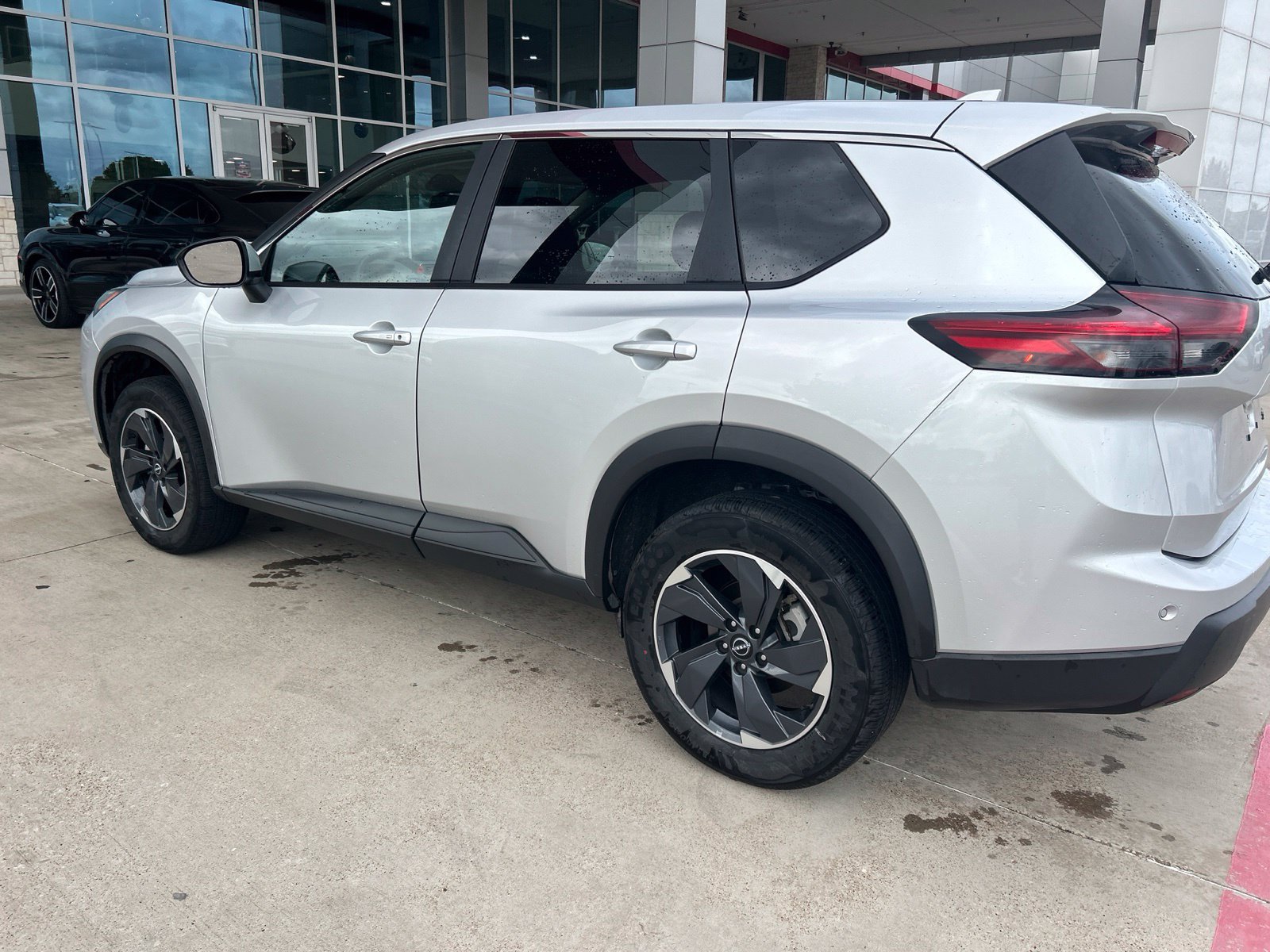 Used 2024 Nissan Rogue SV FWD image 13
