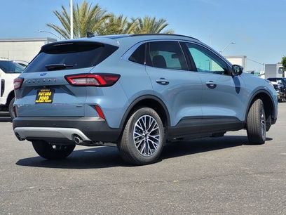 New 2025 Ford Escape SE w/ PHEV Premium Package